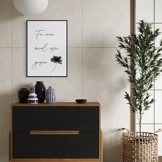 FE INNE MEAL USRI YUSRA Poster mit schwarzen Akzenten